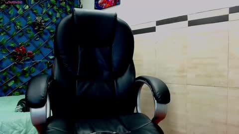 R E N E  online show from 02-18-25, 10:27