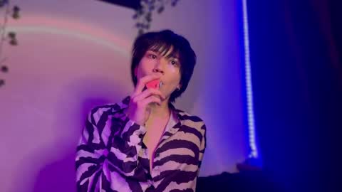 Snapshot of rennuts chatting on 12-07-24, 06:15 rennuts online show from 12-07-24, 06:15