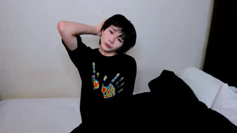 Snapshot of rennuts chatting on 12-23-24, 08:33 rennuts online show from 12-23-24, 08:33