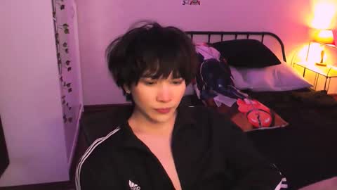 Snapshot of rennuts chatting on 10-12-25, 12:37 rennuts online show from 10-12-25, 12:37