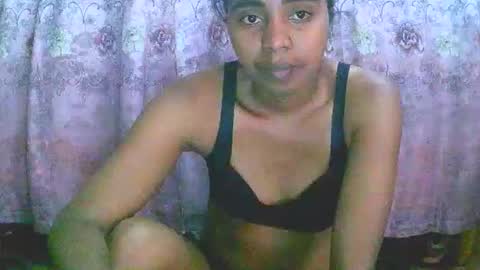 Snapshot of rephaleta chatting on 10-19-25, 11:22 Rephaleta online show from 10-19-25, 11:22