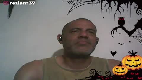 Snapshot of retlam37 chatting on 10-22-25, 04:02 Walter online show from 10-22-25, 04:02