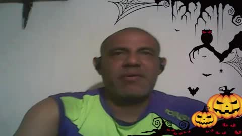 Snapshot of retlam37 chatting on 10-27-25, 04:05 Walter online show from 10-27-25, 04:05