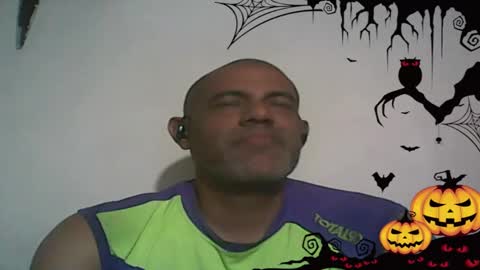 Snapshot of retlam37 chatting on 10-29-25, 04:37 Walter online show from 10-29-25, 04:37