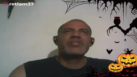 Snapshot of retlam37 chatting on 10-30-25, 03:52 Walter online show from 10-30-25, 03:52