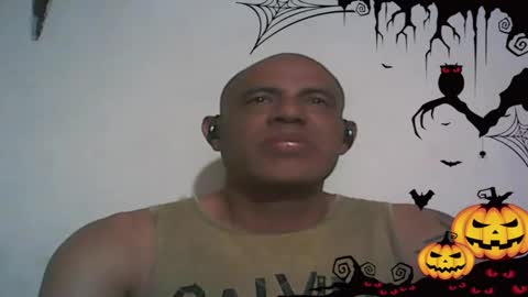 Snapshot of retlam37 chatting on 10-31-25, 05:08 Walter online show from 10-31-25, 05:08