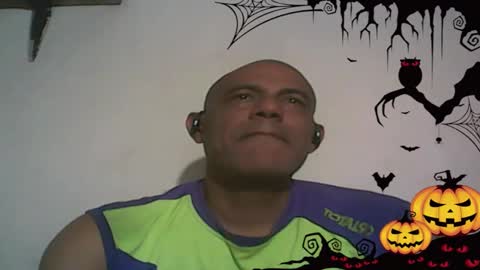 Snapshot of retlam37 chatting on 11-01-25, 04:14 Walter online show from 11-01-25, 04:14