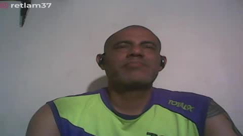 Snapshot of retlam37 chatting on 11-11-25, 03:17 Walter online show from 11-11-25, 03:17