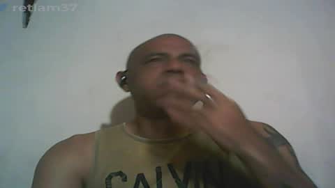 Snapshot of retlam37 chatting on 11-21-25, 05:06 Walter online show from 11-21-25, 05:06