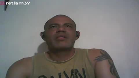 Snapshot of retlam37 chatting on 11-25-25, 04:12 Walter online show from 11-25-25, 04:12
