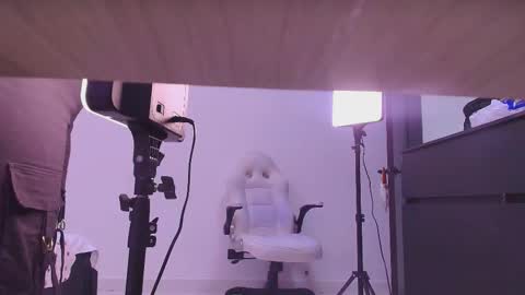 REVEN online show from 12-21-25, 03:02