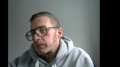 Snapshot of revierloewe chatting on 01-12-25, 02:41 Jonas online show from 01-12-25, 02:41