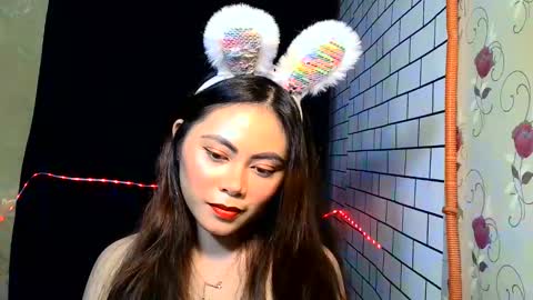 Snapshot of reviya_fox21 chatting on 02-15-25, 02:47 Rose18 online show from 02-15-25, 02:47