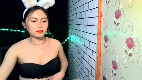 Snapshot of reviya_fox21 chatting on 02-15-25, 05:51 Rose18 online show from 02-15-25, 05:51