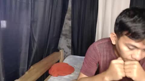 Snapshot of rey_004 chatting on 05-19-26, 01:22 rey_004 online show from 05-19-26, 01:22