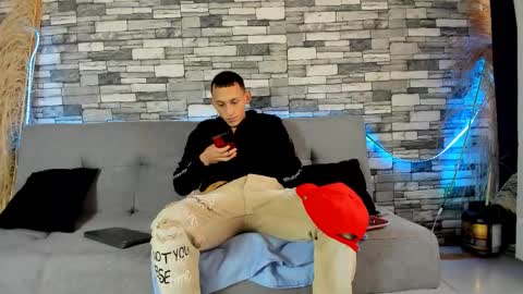 reymasterhot online show from 10-22-25, 07:02