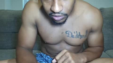 Snapshot of rfryre chatting on 09-29-25, 12:10 Taye online show from 09-29-25, 12:10