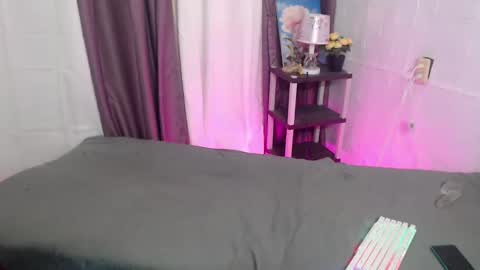 HI GUYS IM RHIAN PLEASE GIVE ME THUMBS UP online show from 03-07-25, 04:44