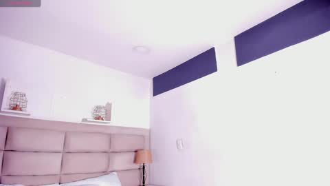 Snapshot of rianamanson chatting on 01-16-25, 06:25 Riana online show from 01-16-25, 06:25