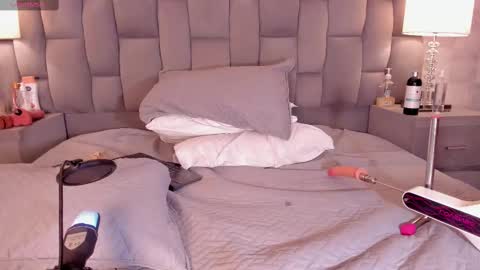 Snapshot of rianamanson chatting on 02-09-25, 08:11 Riana online show from 02-09-25, 08:11