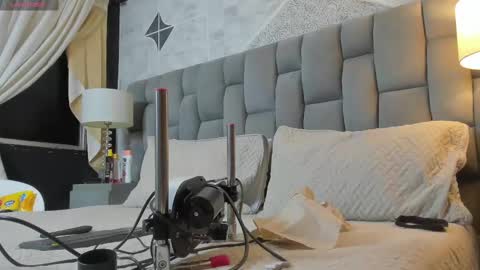 Snapshot of rianamanson chatting on 02-21-25, 07:01 Riana online show from 02-21-25, 07:01