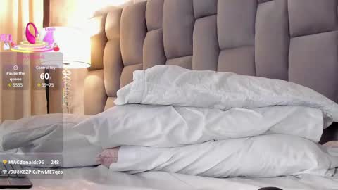 Snapshot of rianamanson chatting on 03-07-25, 08:45 Riana online show from 03-07-25, 08:45