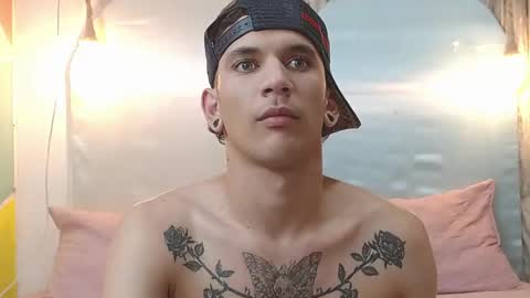 Snapshot of rich_de_la_rosa chatting on 12-14-25, 04:18 rich and kitty online show from 12-14-25, 04:18