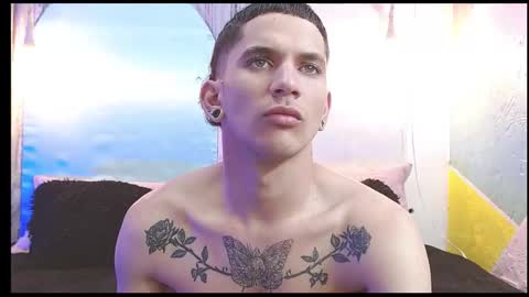 Snapshot of rich_de_la_rosa chatting on 01-09-26, 06:27 rich and kitty online show from 01-09-26, 06:27