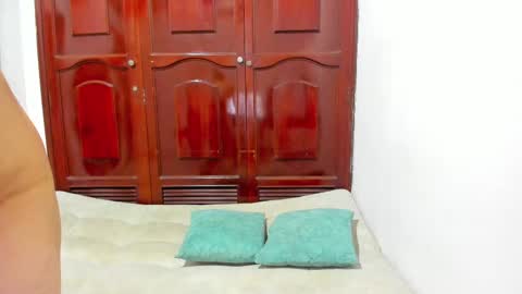 ronald and victoria online show from 12-19-24, 04:45