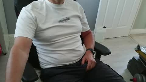 Snapshot of rich_uk56 chatting on 06-25-26, 09:58 UK Straight Guy online show from 06-25-26, 09:58