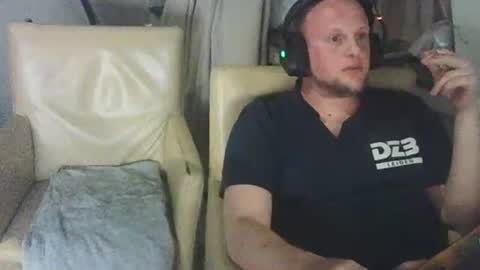 richardd110011 online show from 05-09-26, 08:36