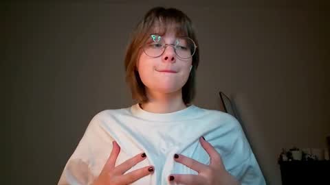 Snapshot of richardlundsten chatting on 05-05-26, 06:49 Luna online show from 05-05-26, 06:49