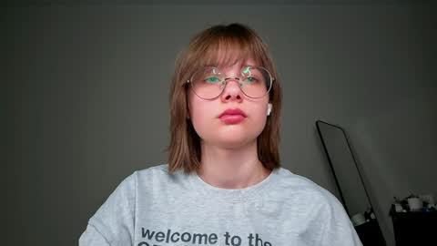 Snapshot of richardlundsten chatting on 05-17-26, 06:48 Luna online show from 05-17-26, 06:48