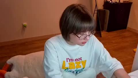 Snapshot of richardlundsten chatting on 06-18-26, 06:56 Luna online show from 06-18-26, 06:56