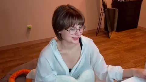 Snapshot of richardlundsten chatting on 06-19-26, 06:56 Luna online show from 06-19-26, 06:56