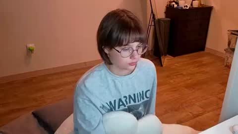 Snapshot of richardlundsten chatting on 06-24-26, 06:51 Luna online show from 06-24-26, 06:51