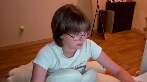 Snapshot of richardlundsten chatting on 06-30-26, 08:43 Luna online show from 06-30-26, 08:43