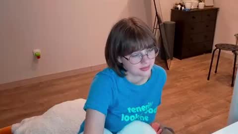Snapshot of richardlundsten chatting on 07-12-26, 06:10 Luna online show from 07-12-26, 06:10