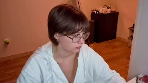 Snapshot of richardlundsten chatting on 07-20-26, 06:43 Luna online show from 07-20-26, 06:43