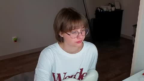 Snapshot of richardlundsten chatting on 07-22-26, 06:27 Luna online show from 07-22-26, 06:27