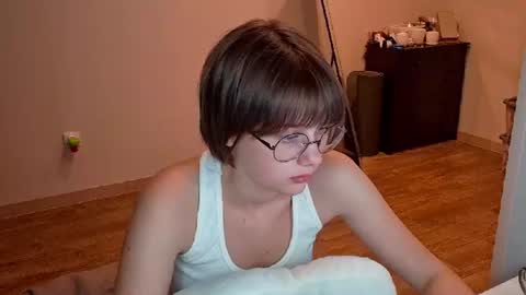Snapshot of richardlundsten chatting on 07-22-26, 06:54 Luna online show from 07-22-26, 06:54