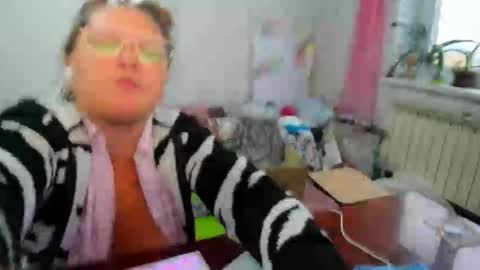 Snapshot of richlucky555 chatting on 10-22-25, 01:11 Anna - not anna - right Anna online show from 10-22-25, 01:11