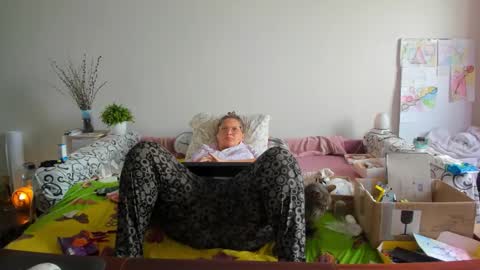 Snapshot of richlucky555 chatting on 10-24-25, 07:27 Anna - not anna - right Anna online show from 10-24-25, 07:27