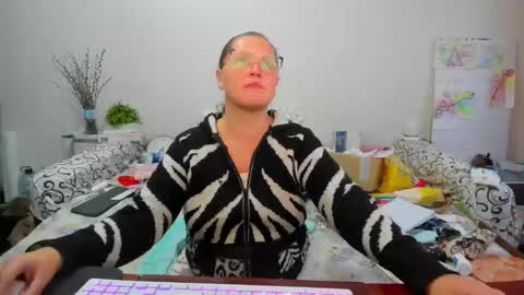 Snapshot of richlucky555 chatting on 12-15-25, 01:04 Anna - not anna - right Anna online show from 12-15-25, 01:04