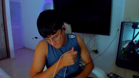 Snapshot of rick_shellby chatting on 11-08-25, 01:39 Rick online show from 11-08-25, 01:39