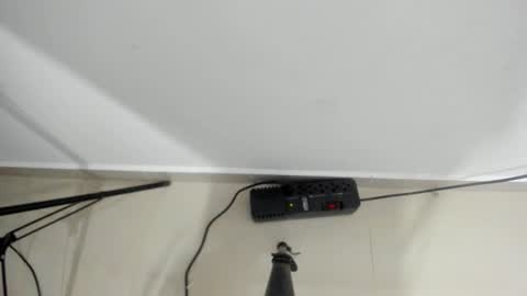 Rihanna hotx online show from 12-19-25, 03:02