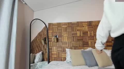 Sara online show from 10-08-25, 10:02