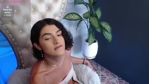 rihanna online show from 12-19-25, 02:02