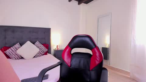 Snapshot of riley_skye_ chatting on 01-09-25, 12:52 RAILEY online show from 01-09-25, 12:52