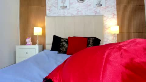 Snapshot of riley_skye_ chatting on 09-10-25, 07:36 RAILEY online show from 09-10-25, 07:36